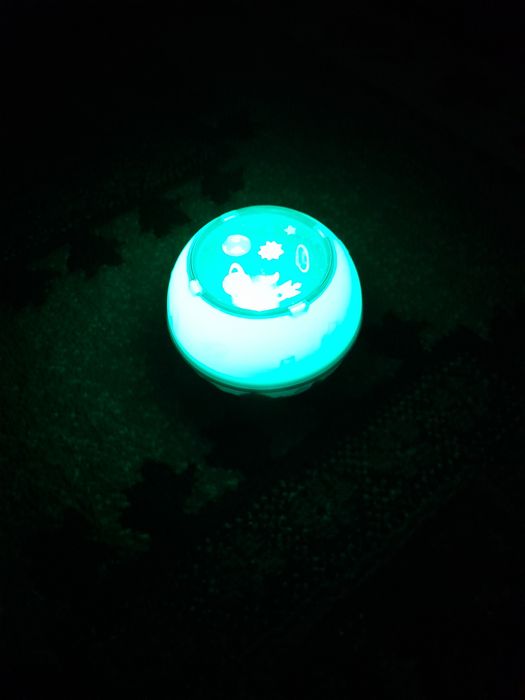 Vând lampa de veghe muzicala.