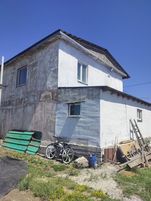 Продам  2х этажный коттедж