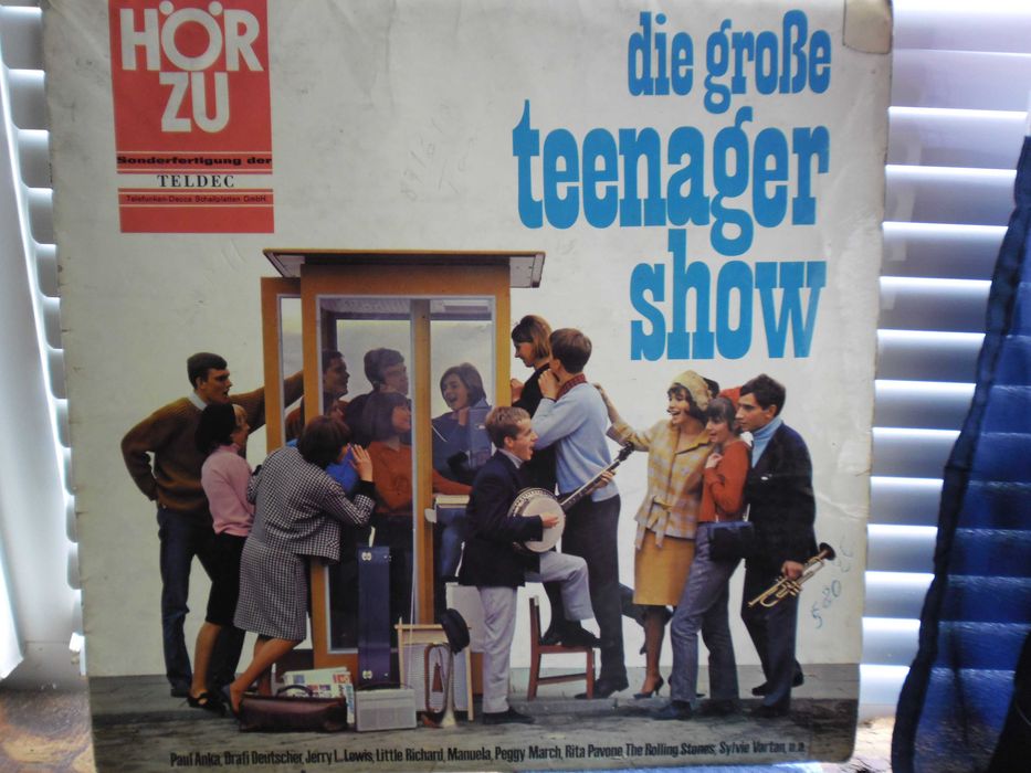 Продавам  малко хубави евтини плочи