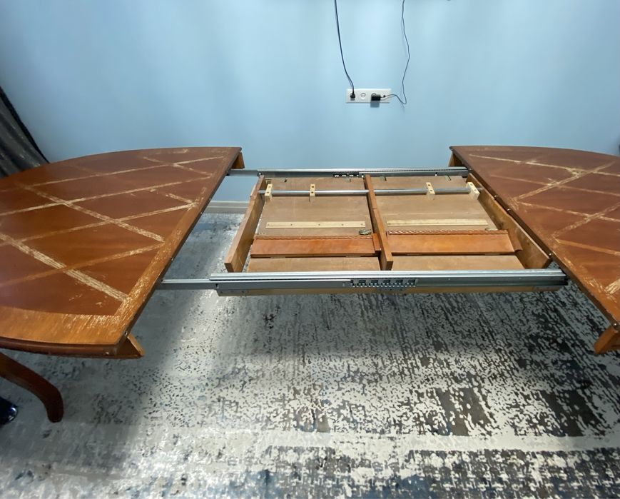 Стол для гостиной