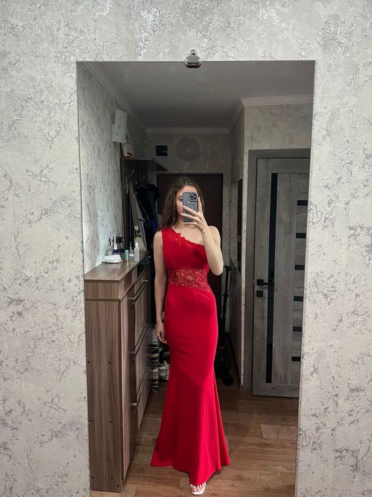 Платье вечернее продам