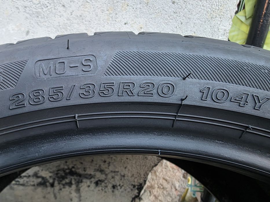 Vând două anvelope de vara Bridgestone  285 35 20 dot 5120