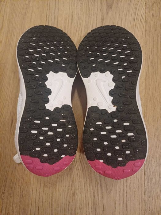 Nike Revolution 7 обувки, 32 номер
