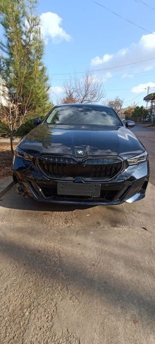 BMW i5  40L  2025 йил monitor+ Skyline