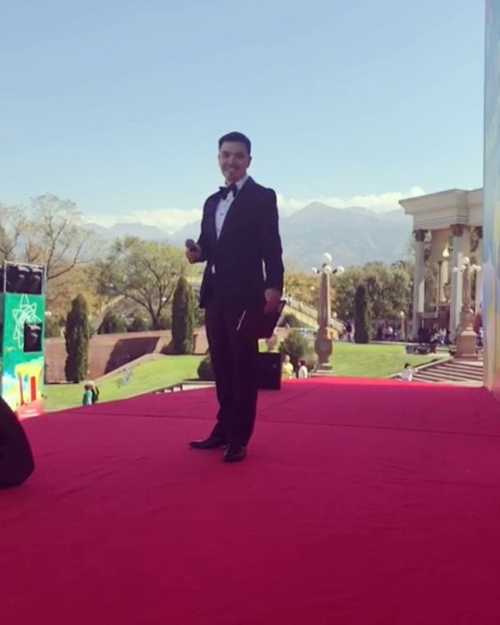 Шоумен/ Ведущий/ Тамада