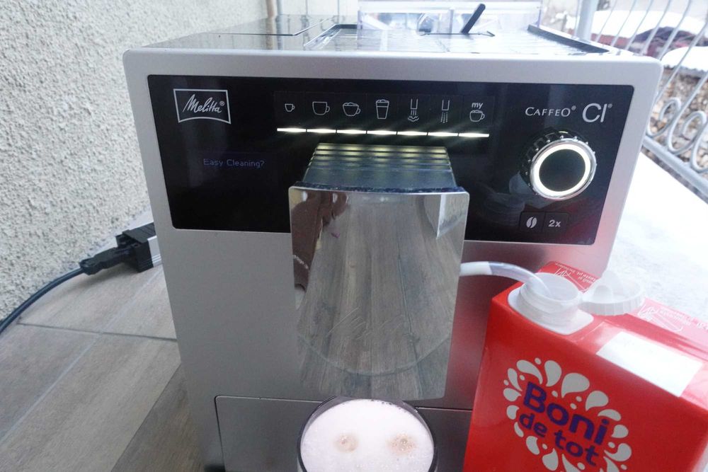 Melitta Caffeo CI cu functia cappuccino stil italian si latte macchiato