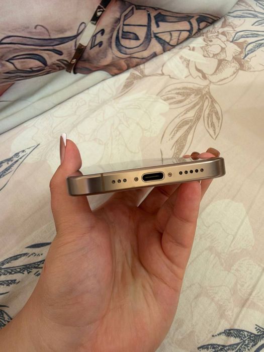 Продам Iphone 16 pro