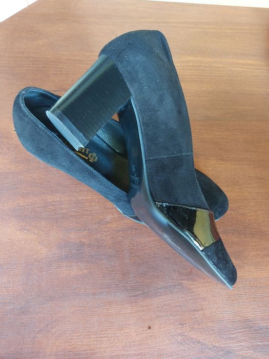 Обувки от естествен велур 39-ти номер