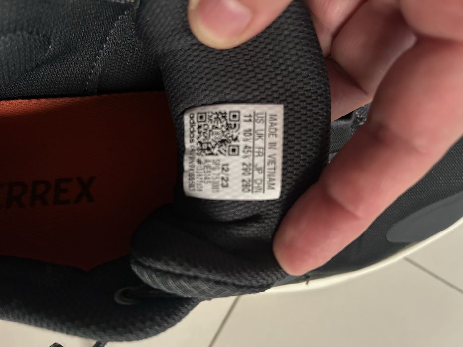 Vand adidasi  terrex  noi