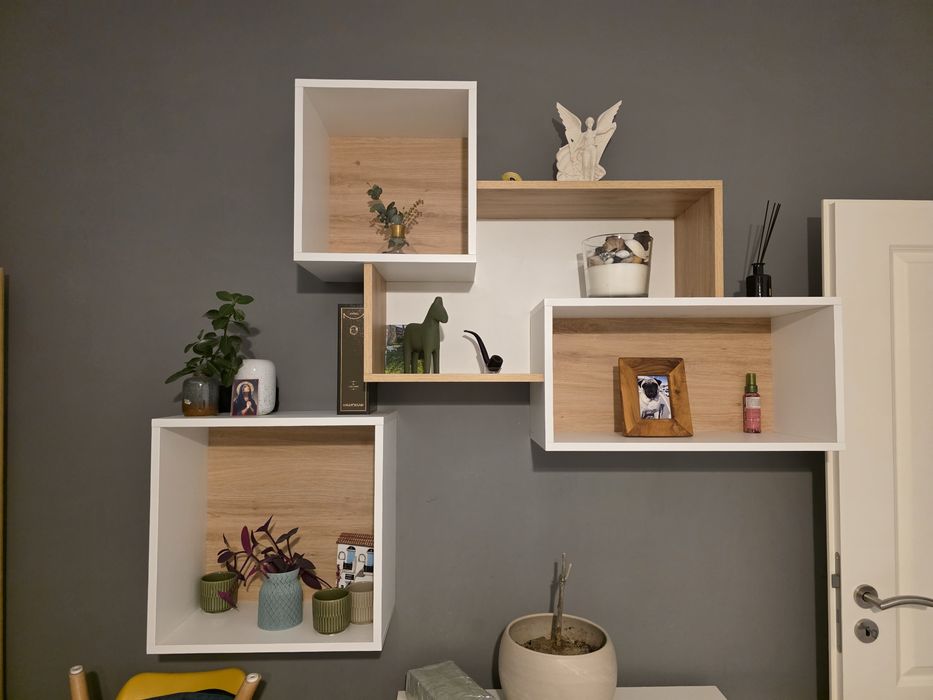 Biblioteca suspendata alb cu stejar