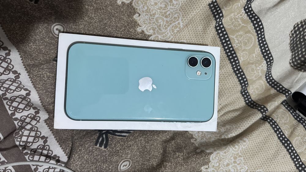 Продам Айфон 11
