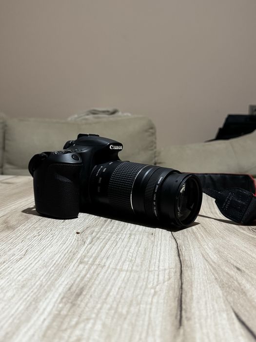 Фотоапарт CANON  EOS 60D с обектив CANON 75-300 + ПОДАРЪК