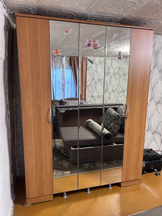 Продам шкаф с зеркалами