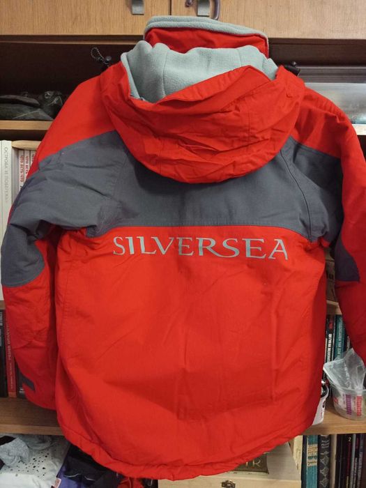 Дамско спортно яке