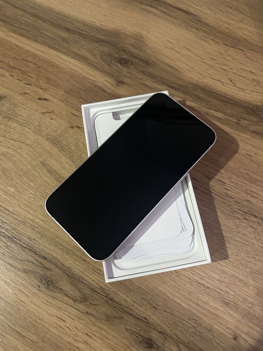 Айфон 13 в нежно-розовом