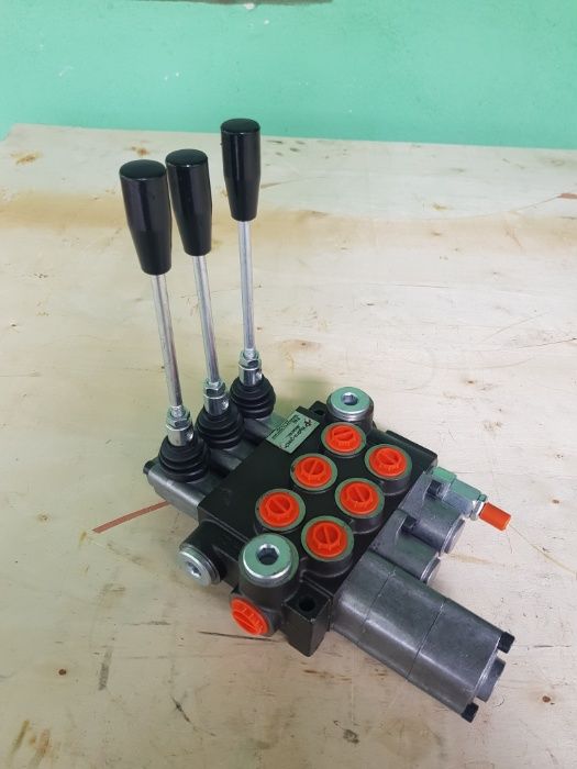 Distribuitor hidraulic P40 cu 1 , 2 sau 3 manete