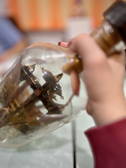 Icoană rară în sticlă cu Răsticnirea Domnului Isus