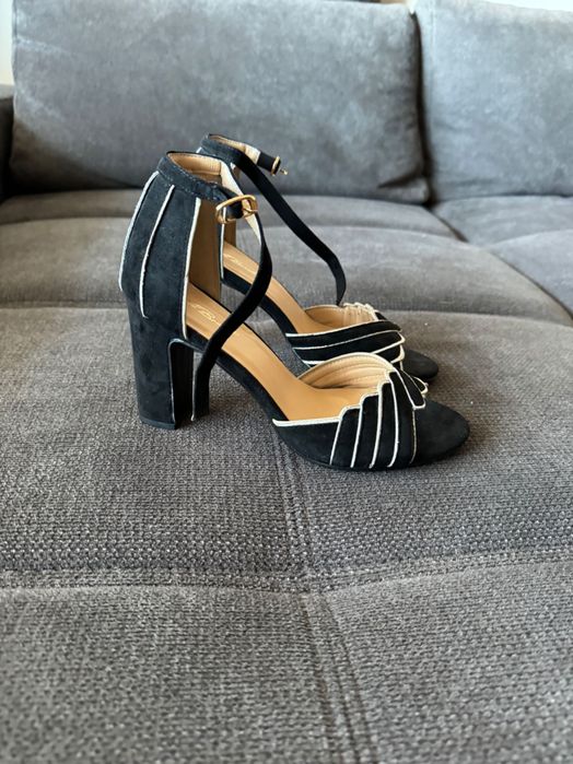 Дамски сандали на ток