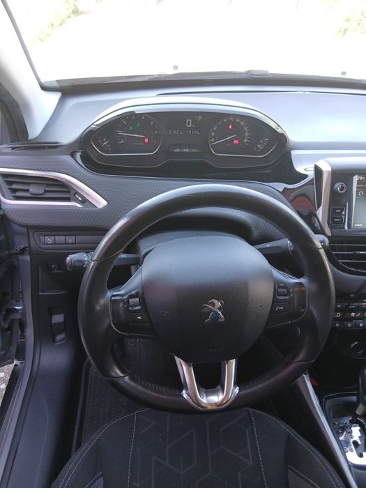 VÂND/ SCHIMB Peugeot 2008, 2018,facelift , 2018 1.2 benzina