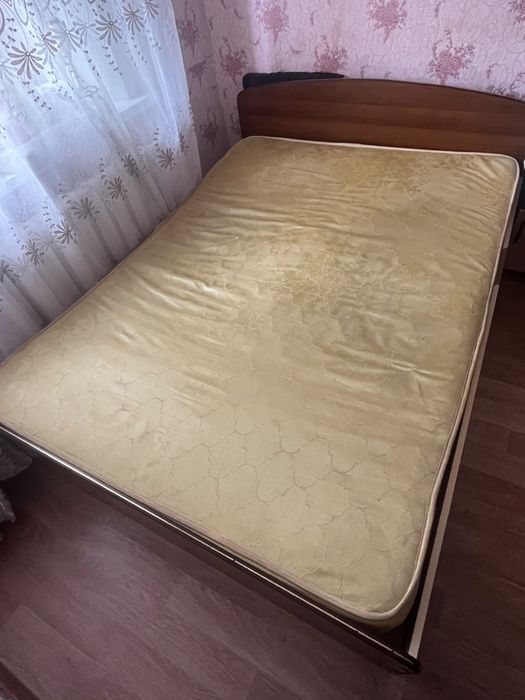 Продам кровать б/у цена 20000