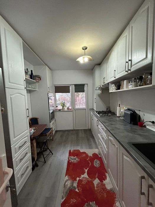 Apartament 4 camere in Roman