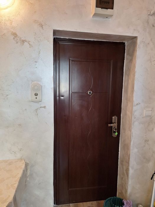 Închiriez garsoniera etaj1