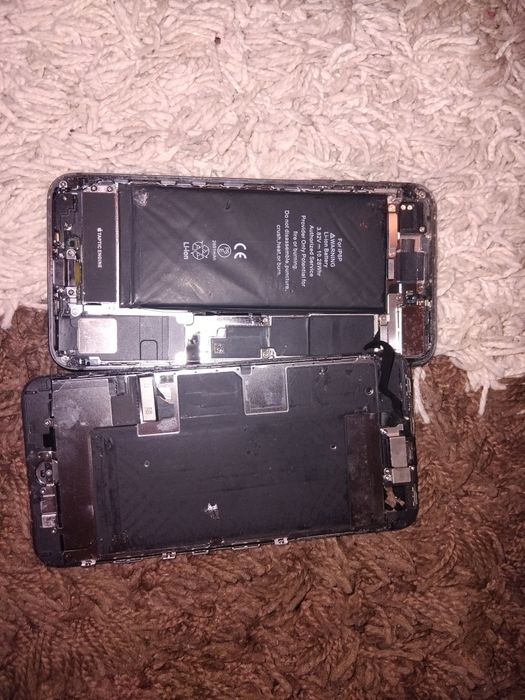 Vând iph x display nou nu se mai aprinde,și un iph 8+ softat,500lei!!!