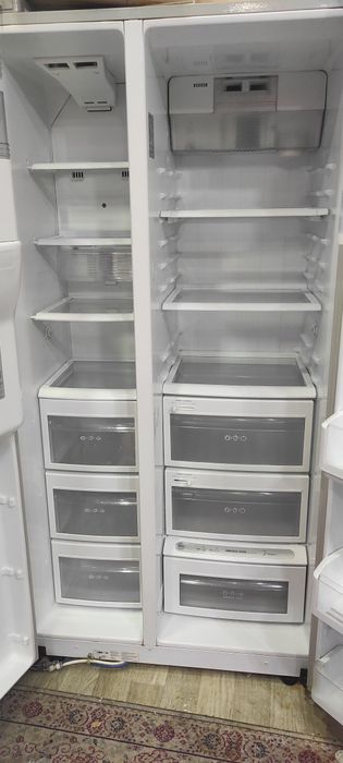 Двухдверный холодильник