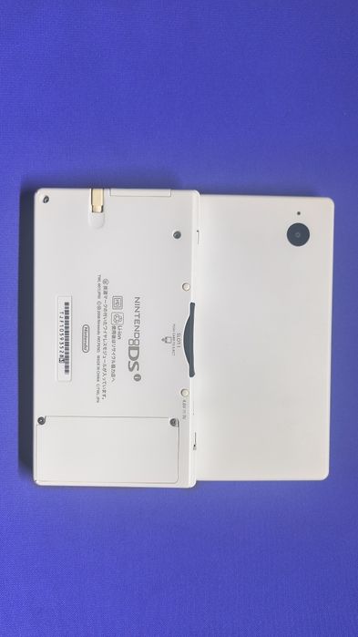 Nintendo DSi в белом цвете