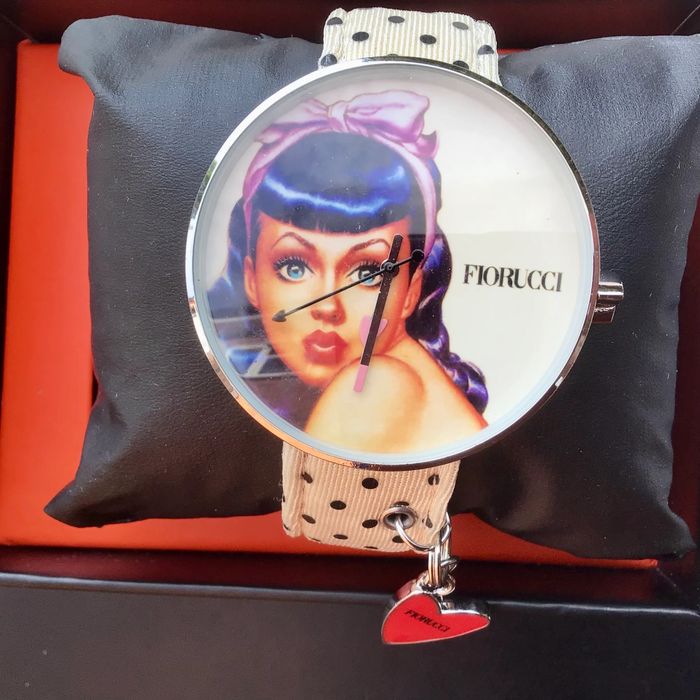 Fiorucci ceas pin up