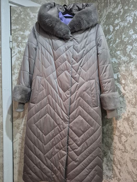 Продам зимнюю тёплую куртку-пальто