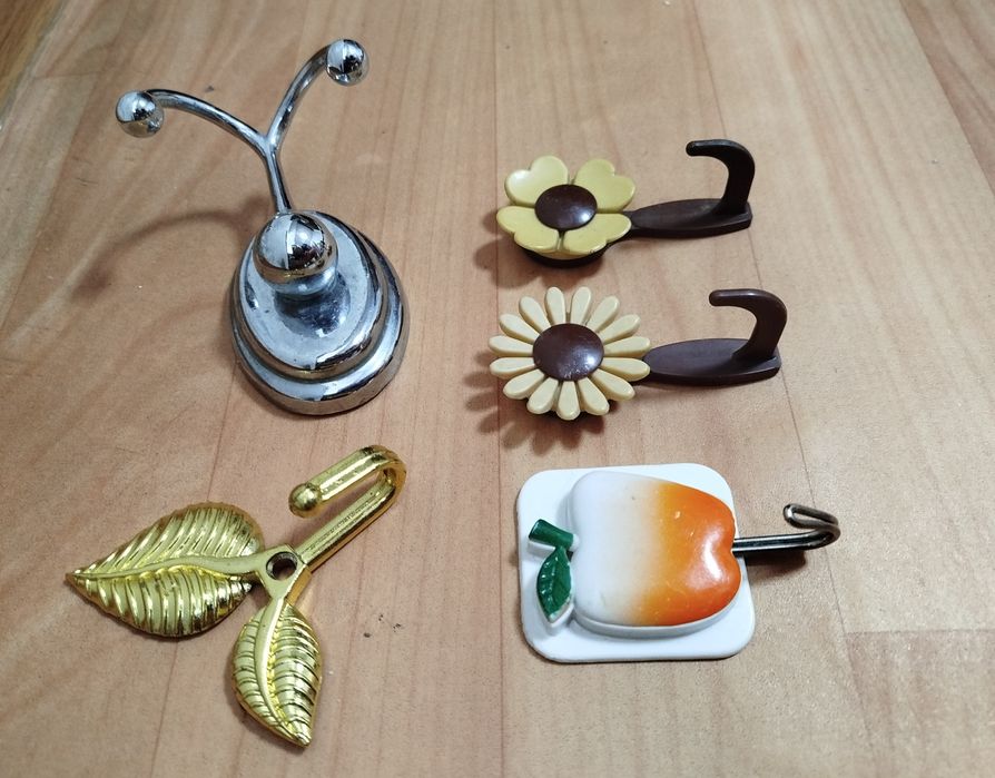 Крючки для полотенца и одежды