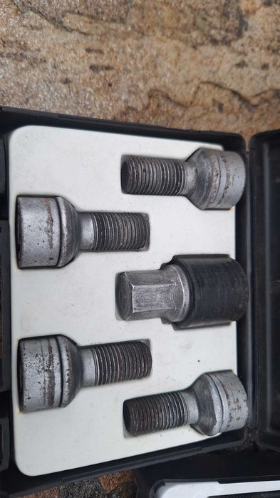 Секретни болтове за мерцедес