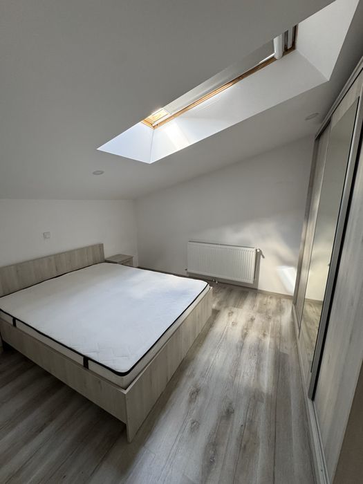 Apartament generos mansarda casa