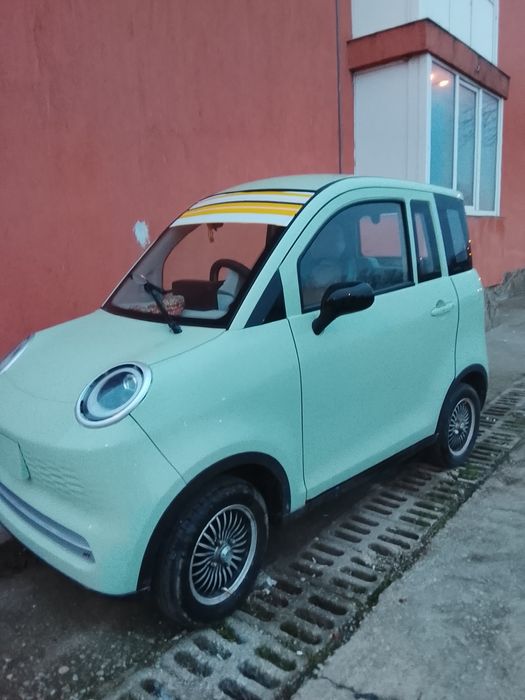 Vând mașina electrică stare bună că și noua