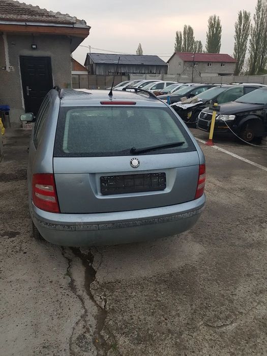 Dezmembram Skoda Fabia 1 breack usa dreapta fata/usa dreapta spate