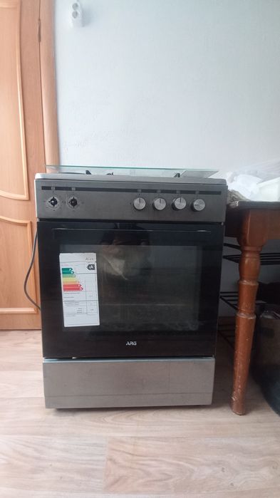 Продам газ плиту бу
