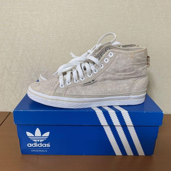 Дамски високи кецове Adidas Honey Mid - безплатна доставка