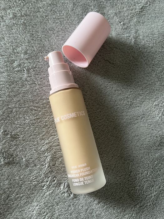 Фон дьо тен Kylie cosmetics
