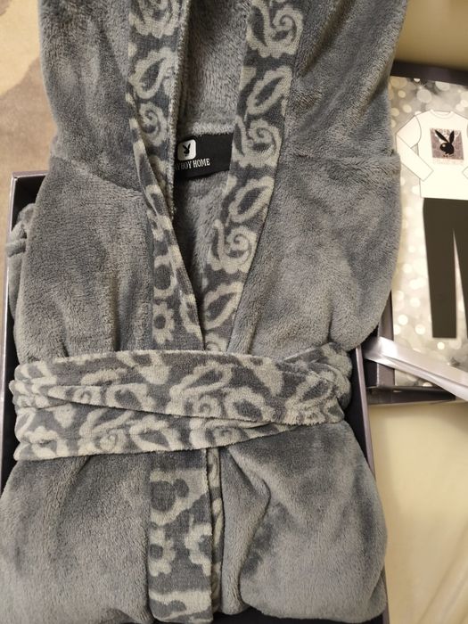 Мъжки домашен луксозен халат размер M чисто нов.Състав 100% полиестер