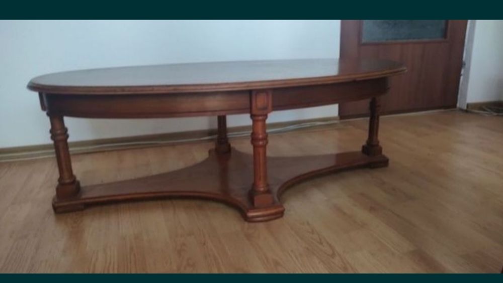 Masa ovala masiva de sufragerie