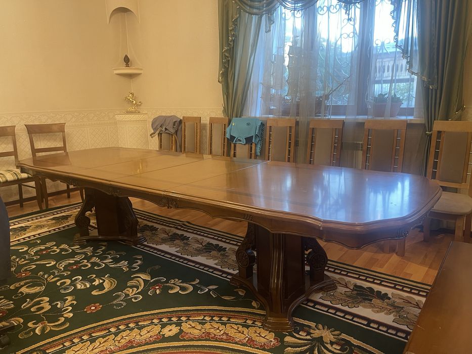 Стол для гостинной