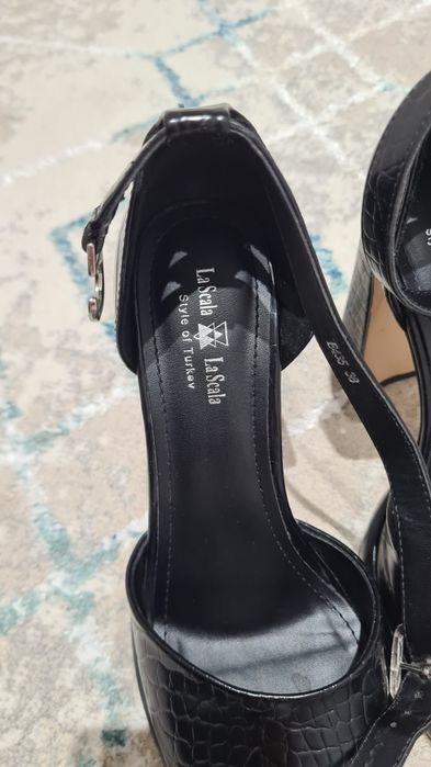 Стильные Босоножки на каблуке очень удобные