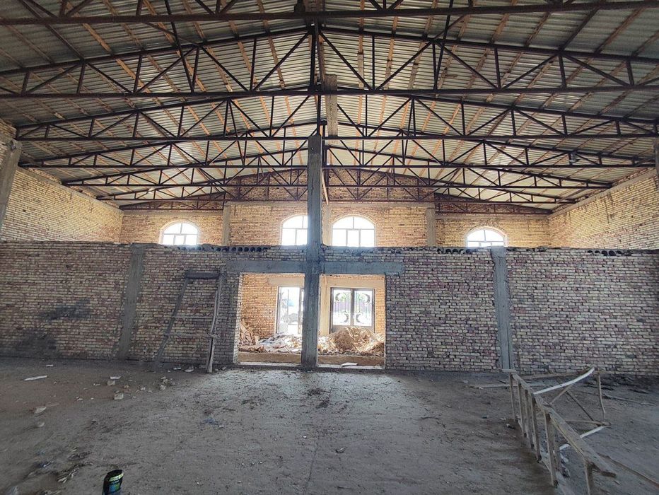 Chimboyda 2 qavatli noturar kafe binosi sotiladi (1841 m² yer)