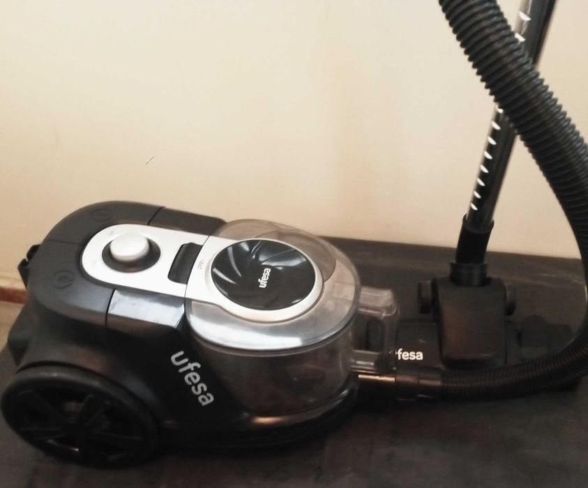 Прахосмукачка UFESA 800W