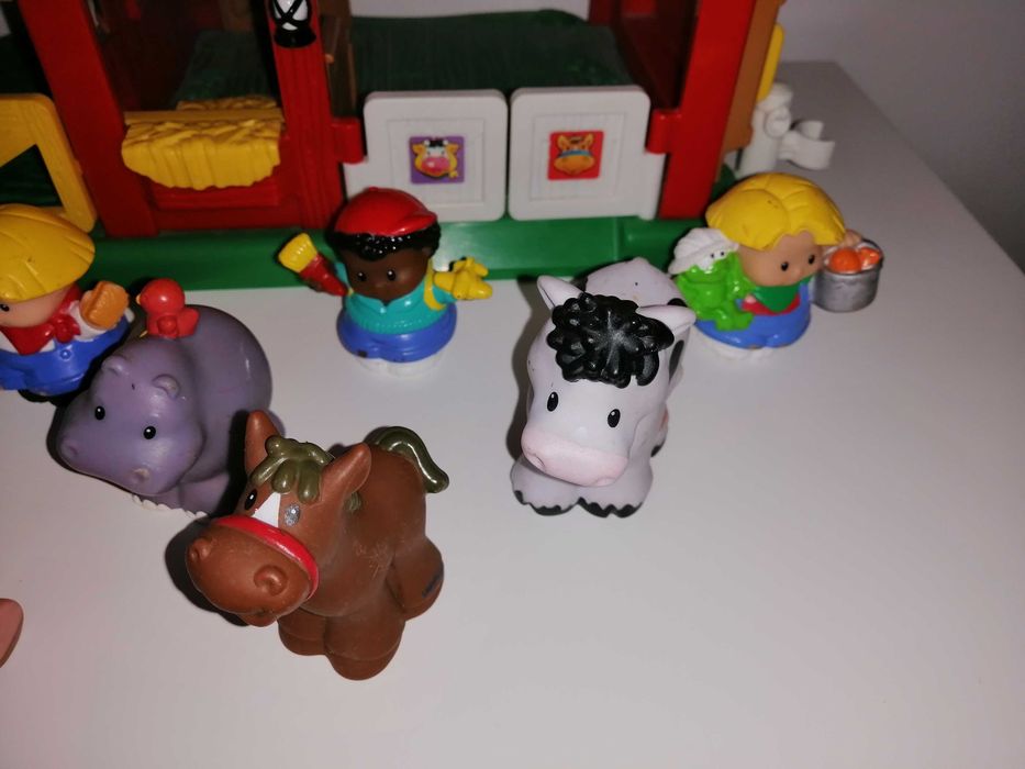 Ferma Fisher price little people cu lumini si sunete