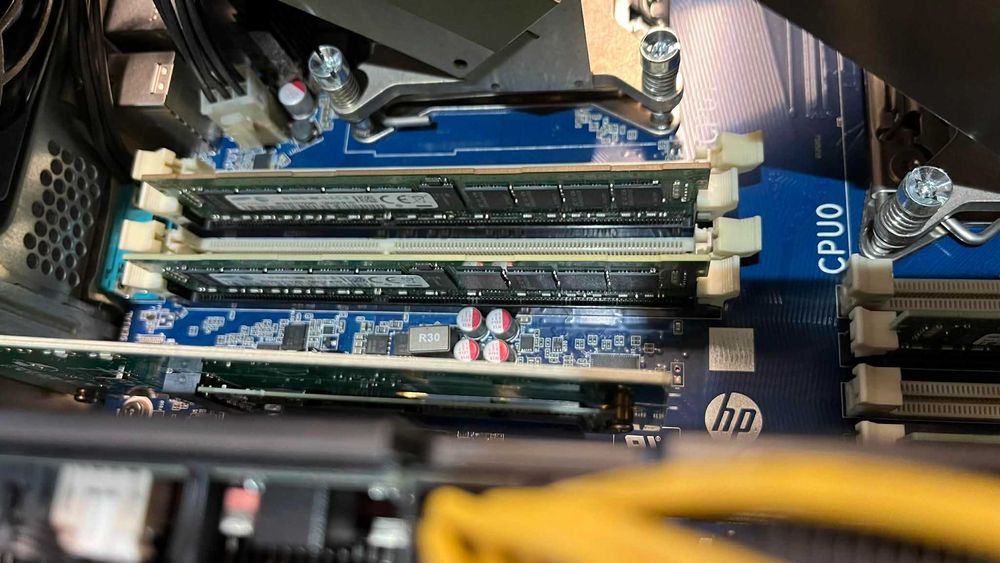 Гейминг компютър HP Z820, 32GB RAM, два Xeon процесора и RTX 3050 8GB