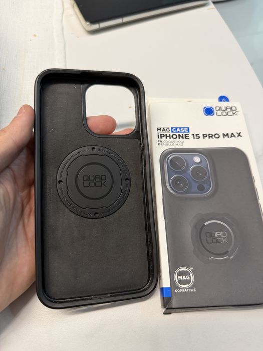 Husa QuadLock iPhone 15 Pro Max