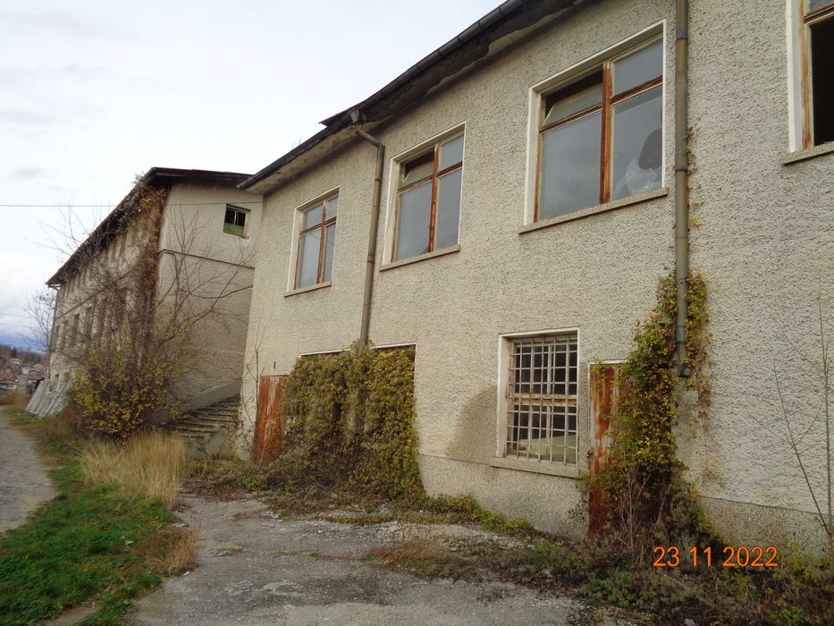 Бизнес имот с парцел - гр. Дряново