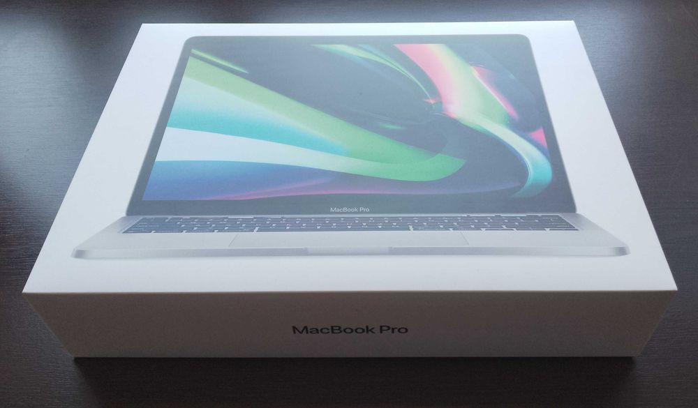 Лаптоп 13-инчов MacBook Pro на Apple - кутия